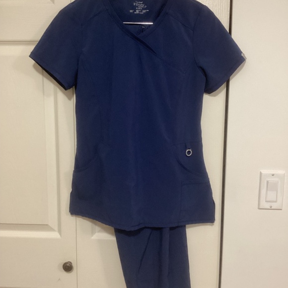Cherokee Infinity Scrubs - Picture 8 of 12